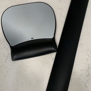 3M Black and Gray Wrist Rest Set, computer mouse pad.